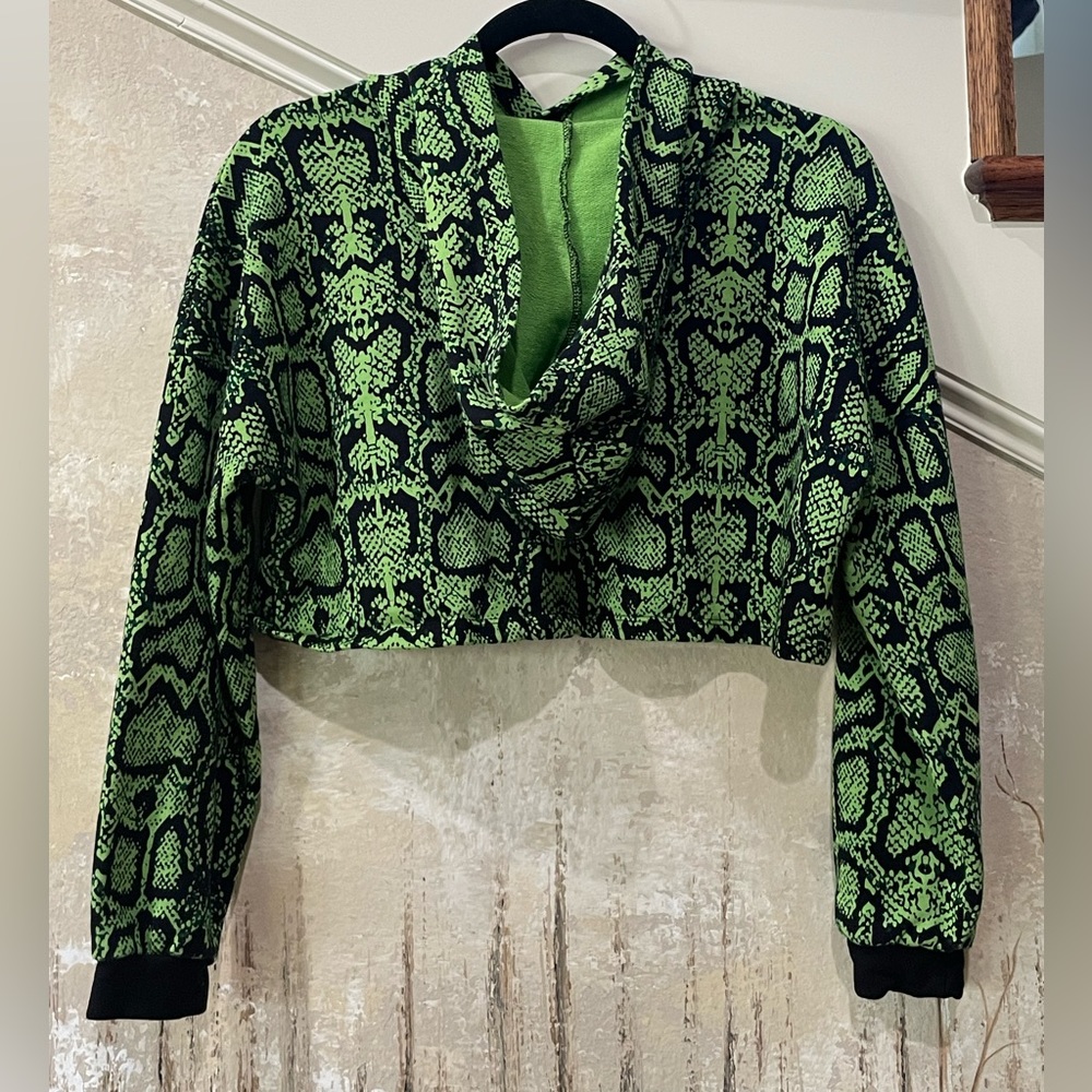 VENUS•100% Cotton•Neon‎ Green Snake Print Cropped Hoodie - Picture 2 of 5